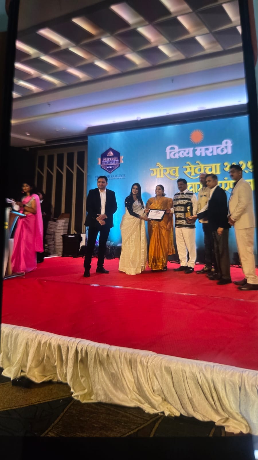 Divya Marathi เคเฅเคฐเคต เคธเฅเคตเฅเคเคพ 2025 award, presented to Shree Aryan Builders and Developers